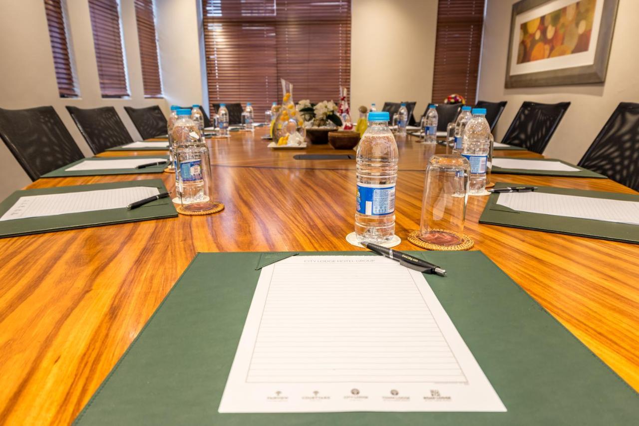 City Lodge Hotel Hatfield, Pretoria Bagian luar foto
